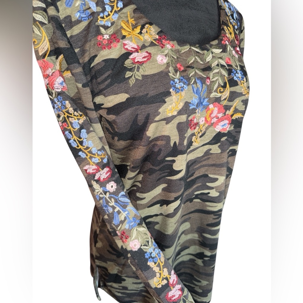 Paparazzi by BIZ Floral Embroidered Camo Long Sleeve, Size Medium, NWOT - Picture 3 of 4